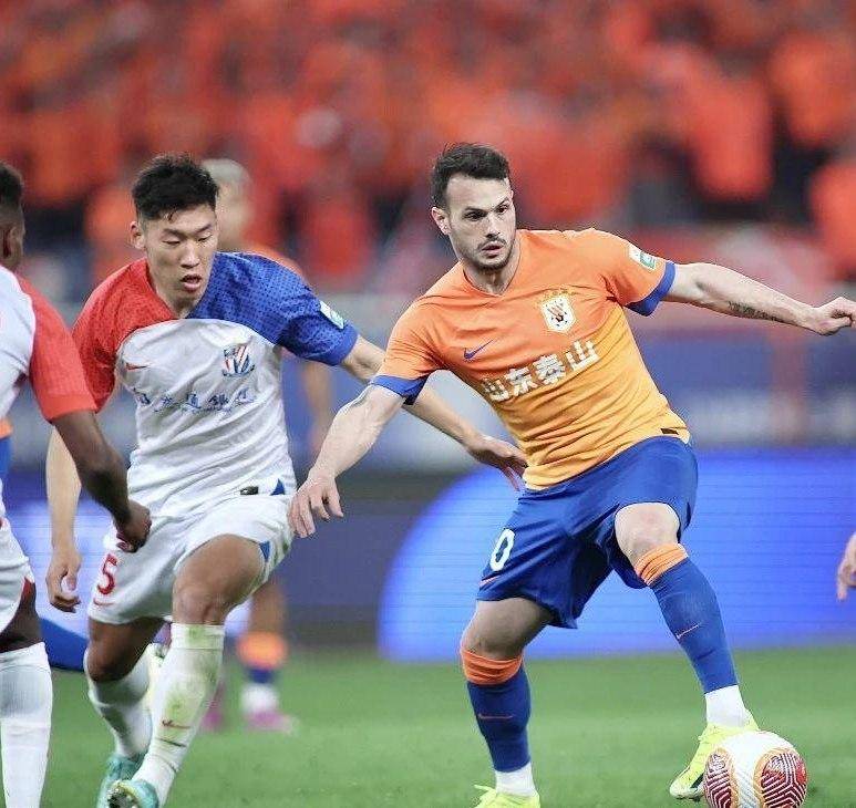 申花外援连入两球，帮助球队战胜泰达
