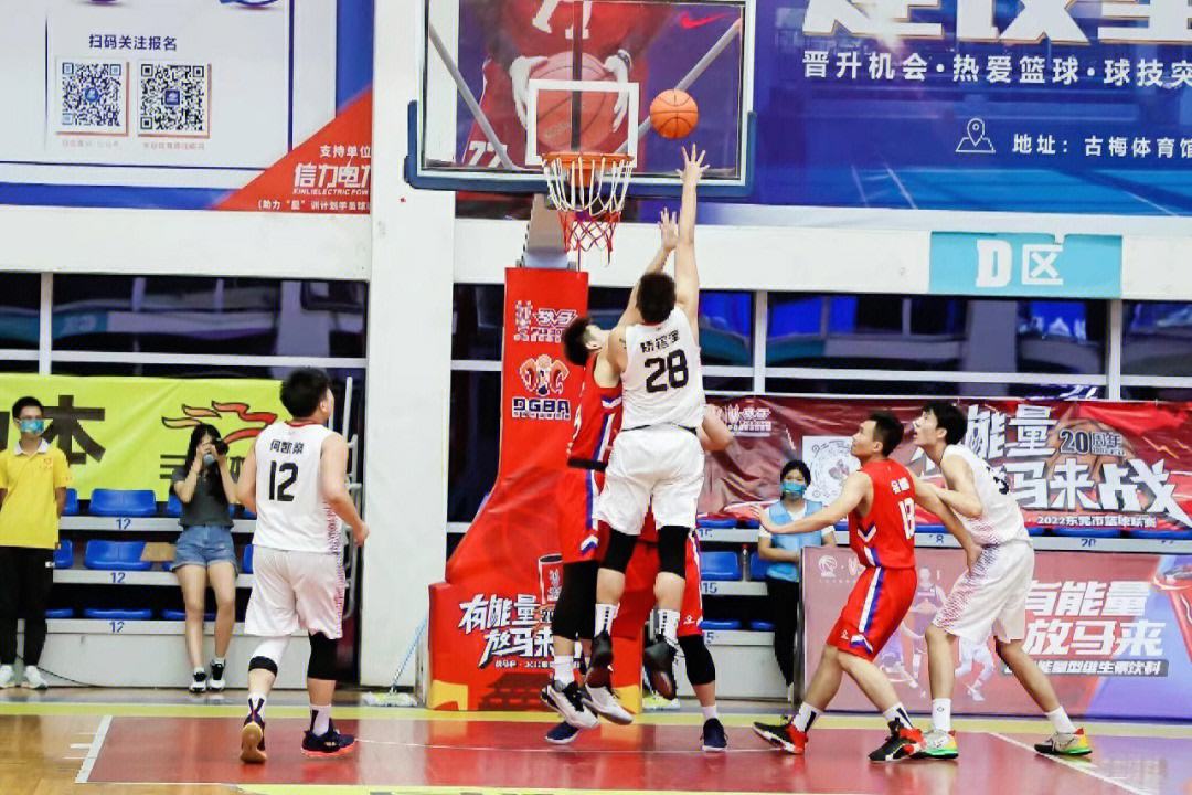 东南亚杯篮球联赛半决赛现场气氛火爆