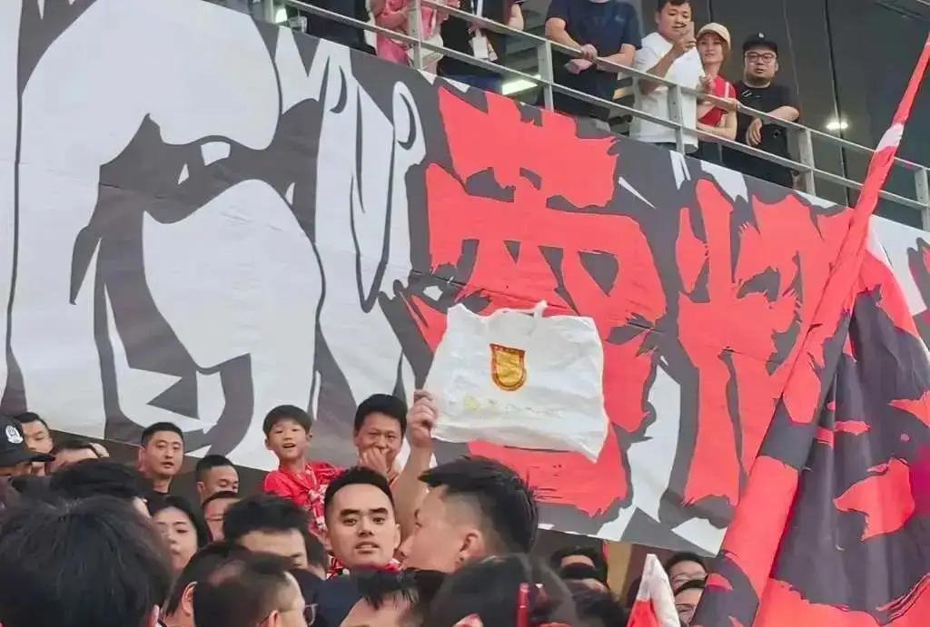球队风起云涌逆袭，让对手全线崩溃
