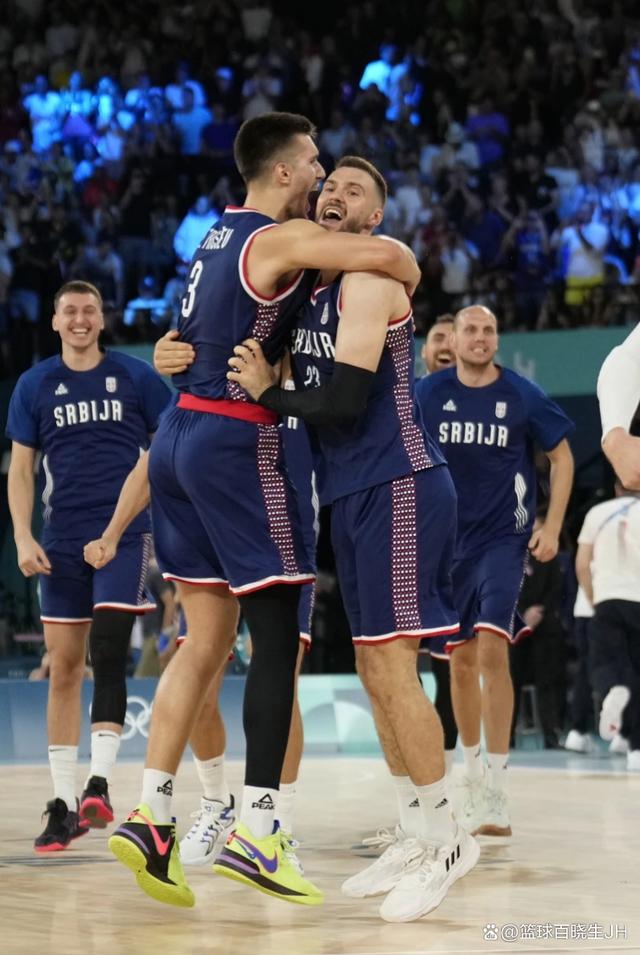 塞尔维亚队在场上斗志昂扬，力压对手夺冠