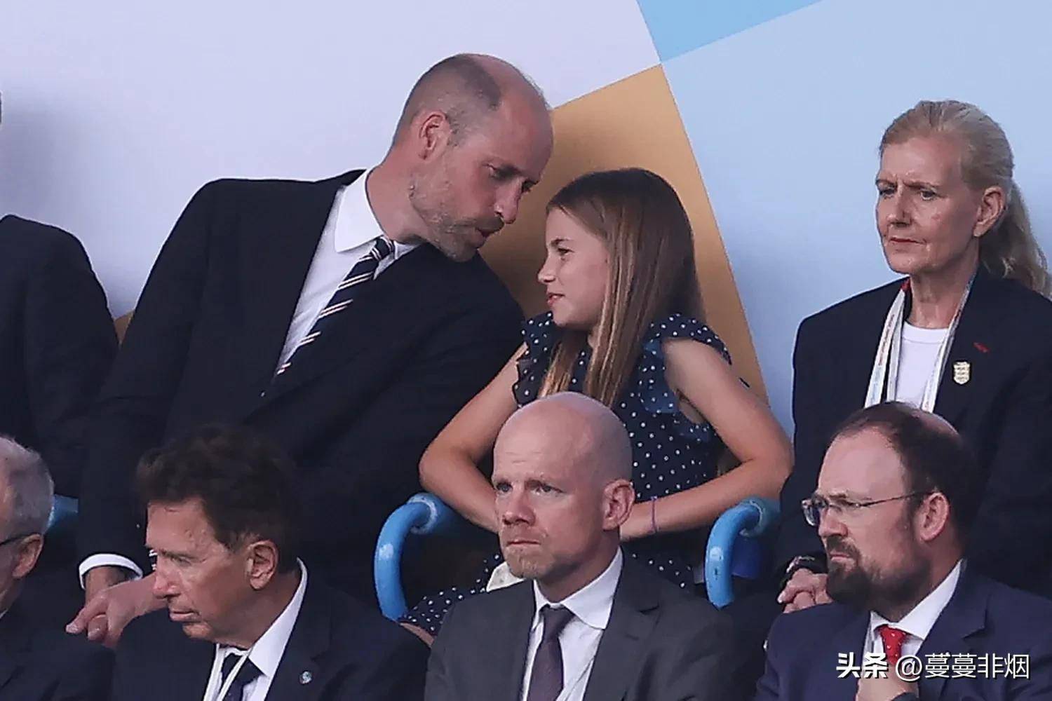 包含英格兰选手荣登领奖台，人气直线上升的词条