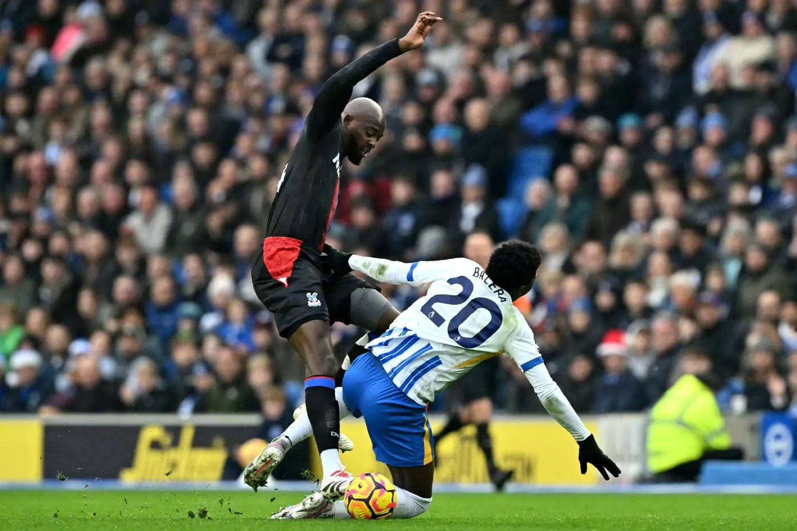 曼联客场大胜，布莱顿露出破绽