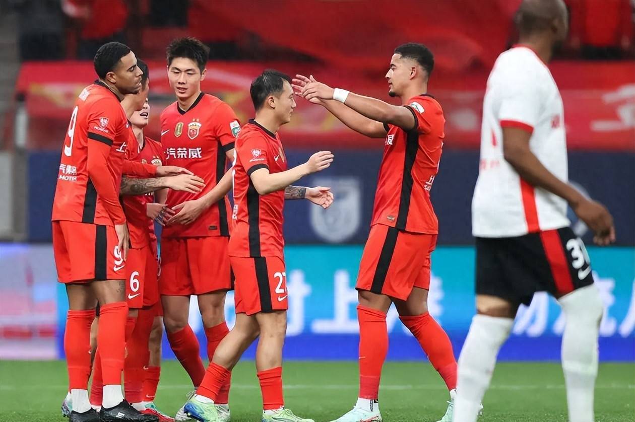 九游中国-关于国内足球领域瞩目焦点，球队轮番较劲精彩连连！的信息