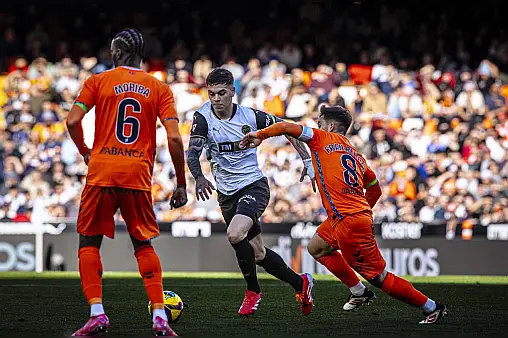 塞维利亚客场战平瓦伦西亚，保持领跑的简单介绍