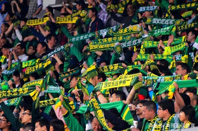 上海上港主场不敌深圳佳兆业，遭遇连败