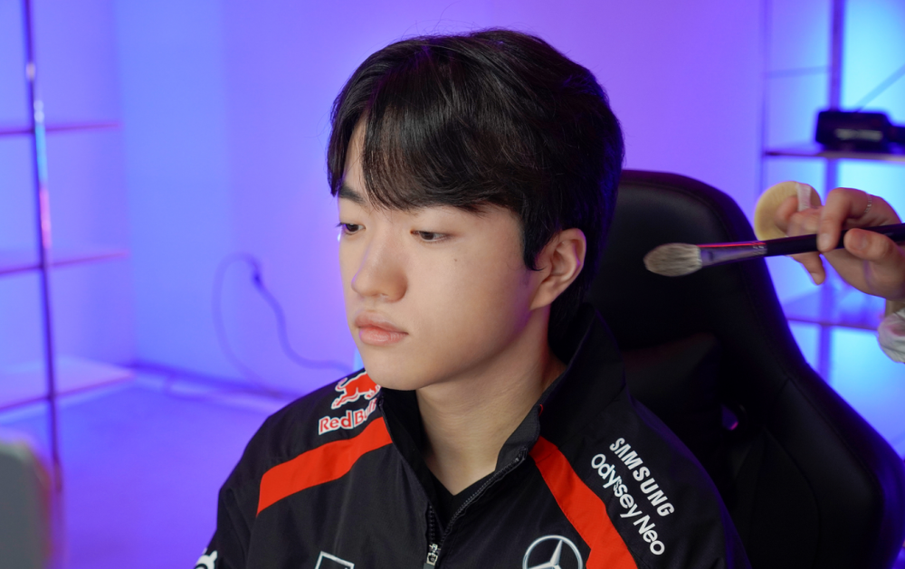 FNC翻盘T1，Keria打出惊人五杀激烈交锋半决赛，点燃全场激情