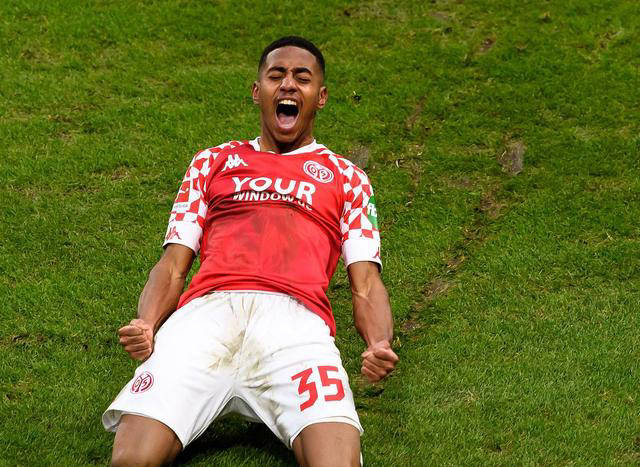 包含沃尔夫斯堡客场不惧挑战欲继续保持不败战绩的词条