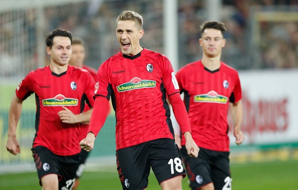 关于弗赖堡主场战胜对手，积分榜上升至前五的信息