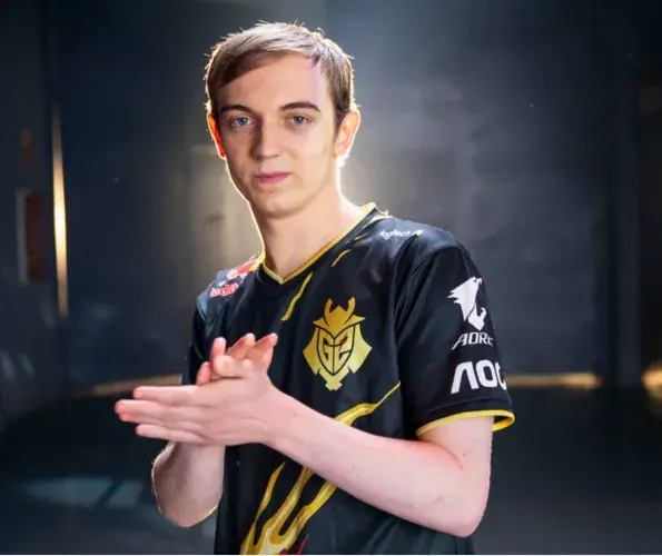 包含PSG险胜G2，Scout操刀奇招英雄翻盘峡谷大战入围赛，留下经典瞬间的词条