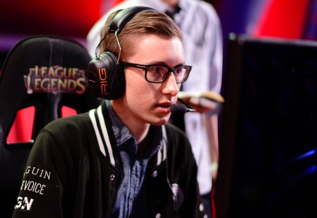 包含KT力克TSM，Tarzan操刀奇招英雄翻盘激烈交锋小组赛，成为赛场最大亮点的词条