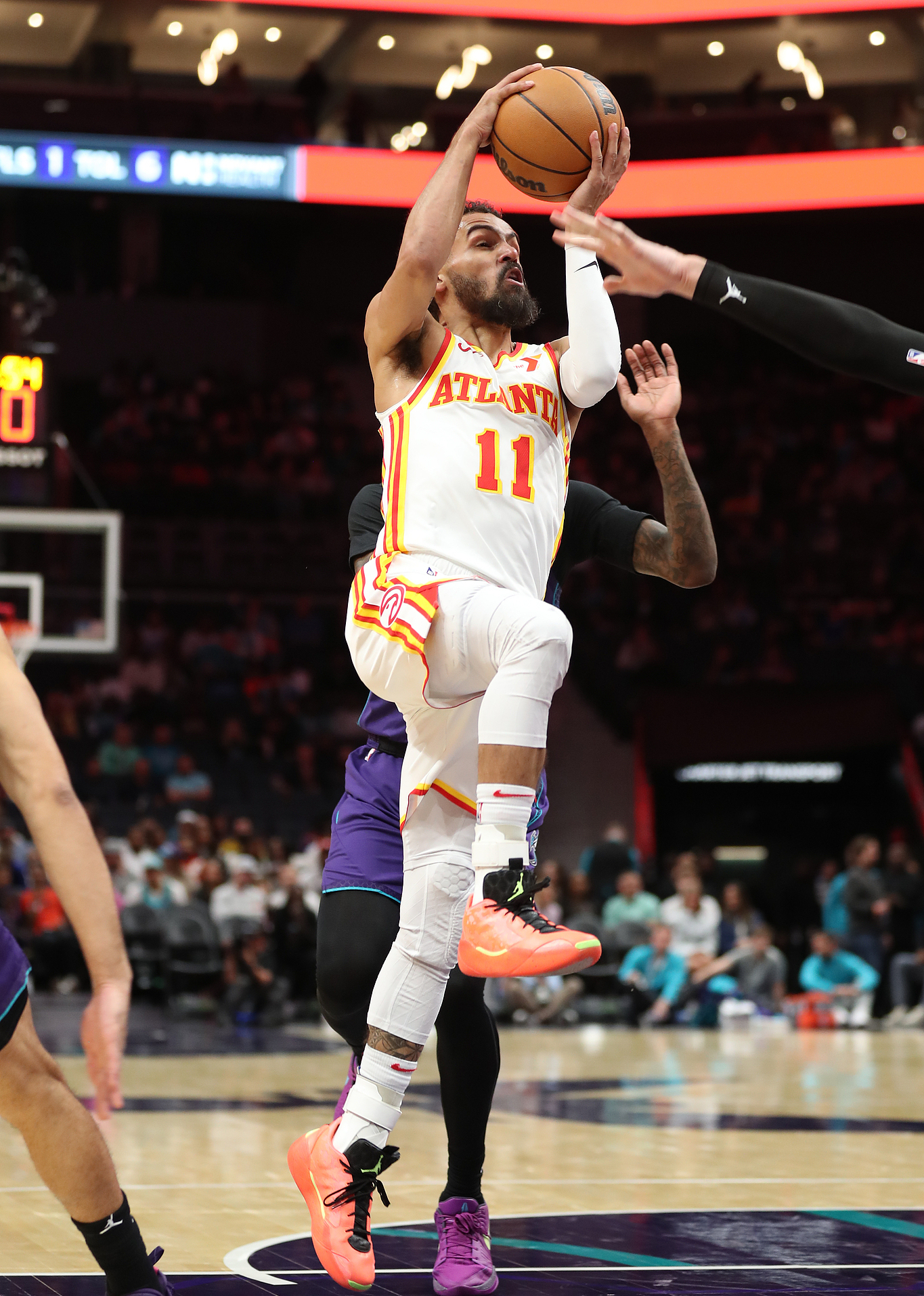 老鹰队横扫公牛队，晋级半决赛