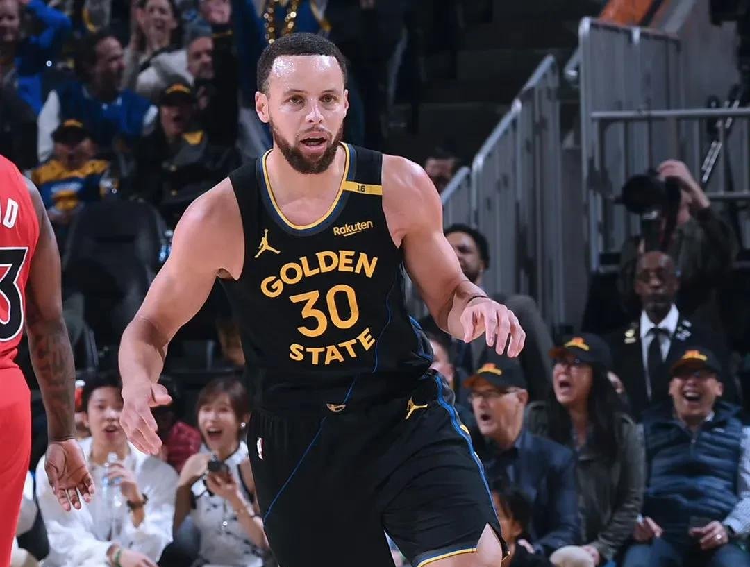 勇士轻取黄蜂库里27分史蒂芬森德怀特的简单介绍