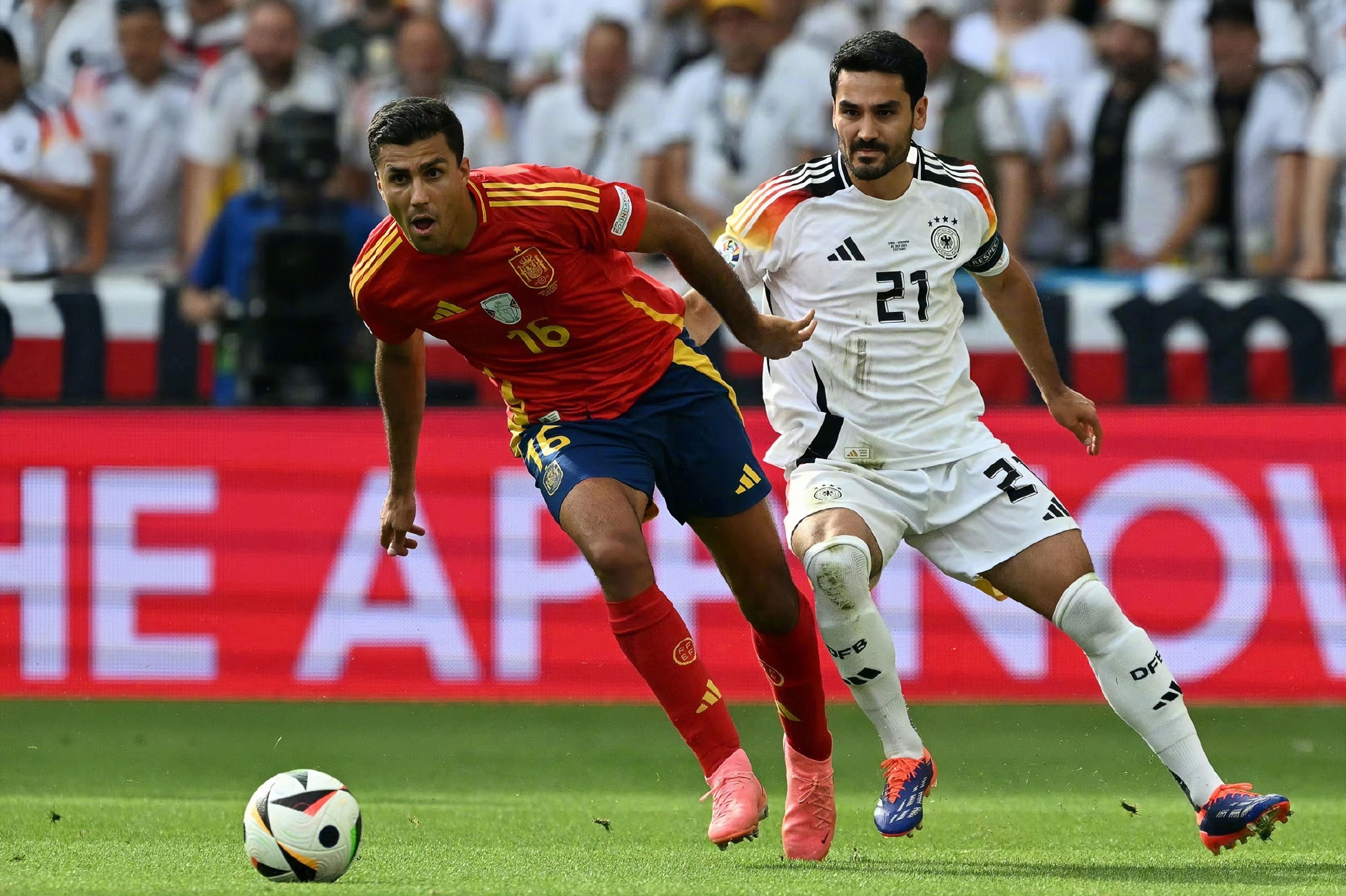 包含欧洲杯：西班牙战平瑞典，葡萄牙艰难战胜匈牙利的词条