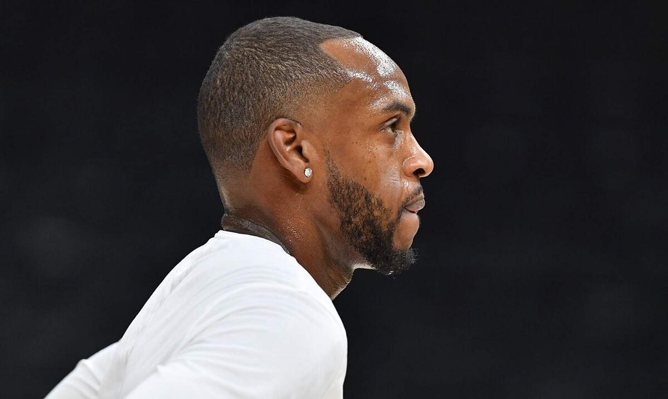 关于雄鹿球员接受手术治疗，确定无缘季后赛的信息