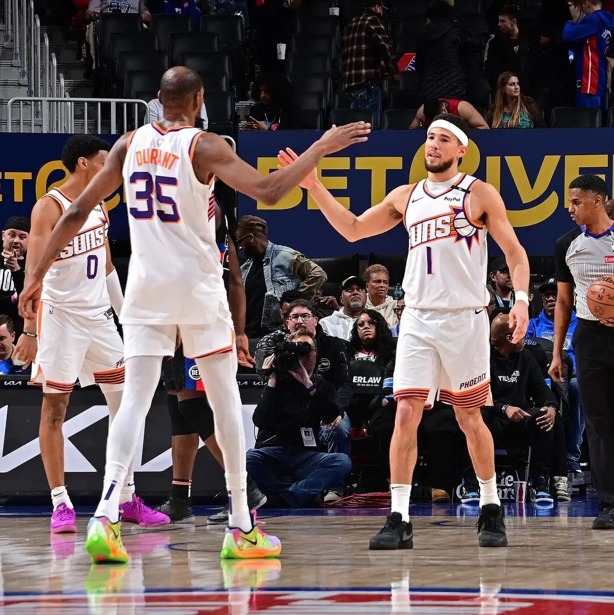 包含太阳队球员换血重建，球队面貌大有改观的词条