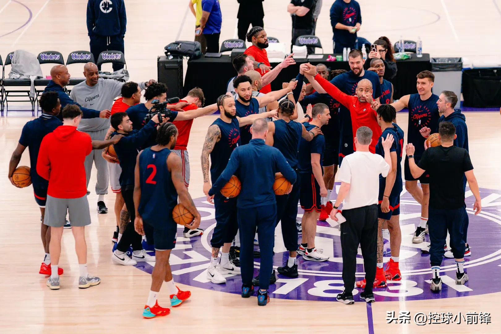 快船队力克老鹰队，结束连败