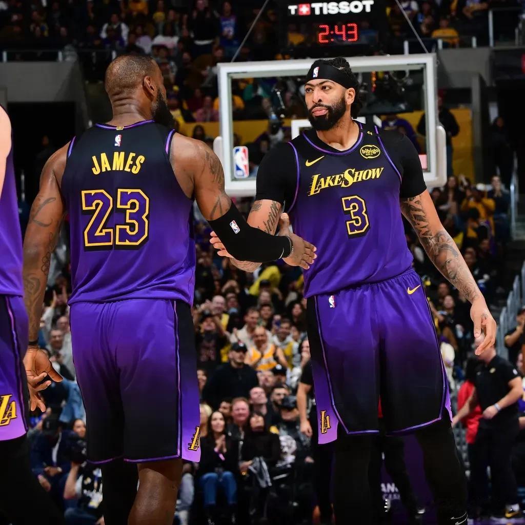 湖人遭遇连败，詹姆斯和戴维斯状态低迷的简单介绍