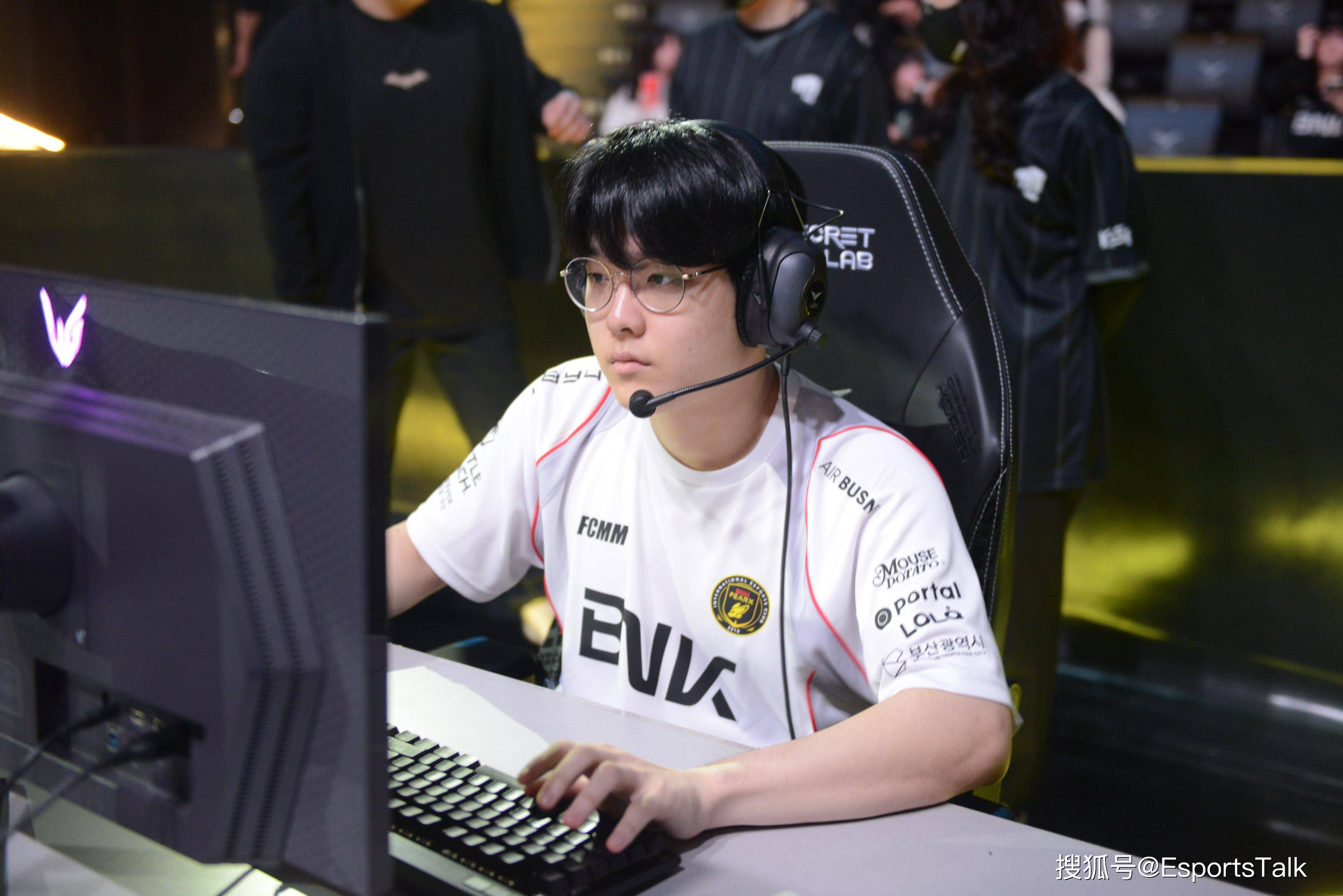 九游体育-关于T1血洗MAD，CoreJJ团战一打五宿命之战2025世界赛，留下经典瞬间的信息