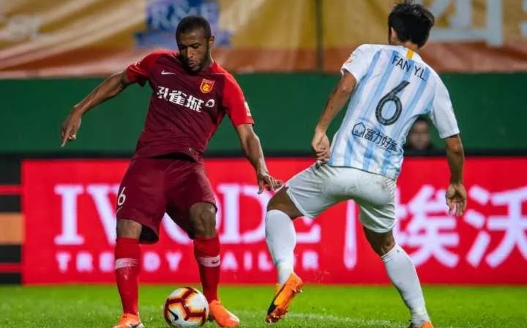 杭州绿城主场战平大连一方，保持不败