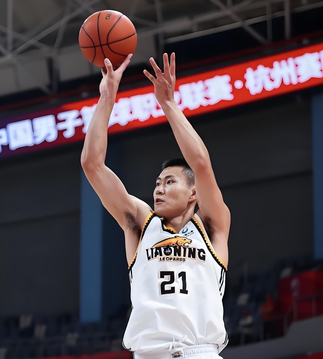 河南男篮气势如虹，势不可挡取得胜利