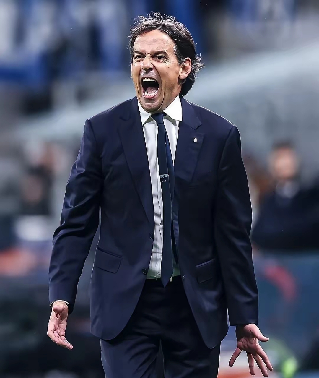 球队主帅意外离职，谁将接任带领球队走向胜利