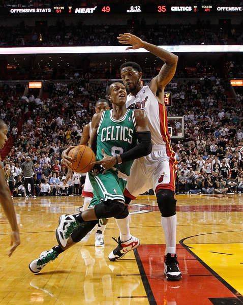 九游娱乐网站-绿军客场不敌老鹰，亚特连扣戴维斯和詹姆斯