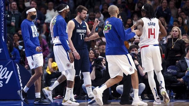 独行侠碾压广东队，拉文带队取胜