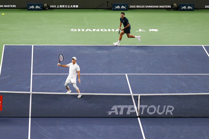 德国网球队血洗意大利网球队，费德勒一己之力扛起全队的简单介绍