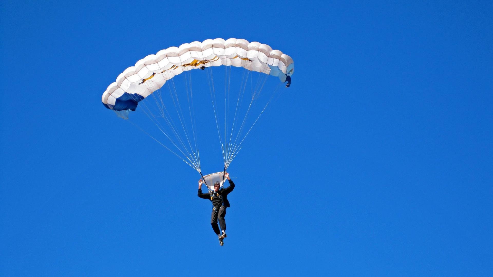 蓝与银,一部未完的逆袭史诗—塞恩斯如何扛起新雷诺的脊梁